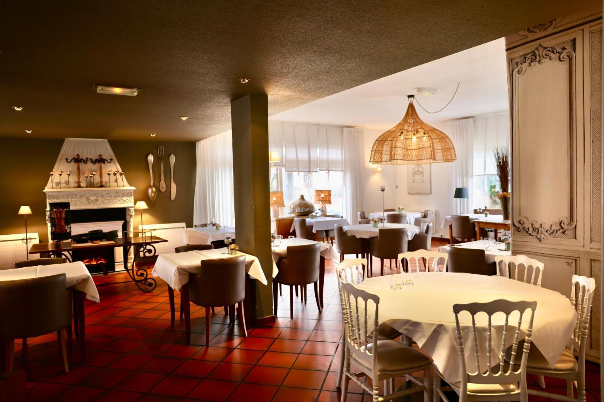 Hotel Restaurant Verger Des Chateaux, Route Des Vins Haut-Koenigsbourg 迪耶方塔勒 外观 照片